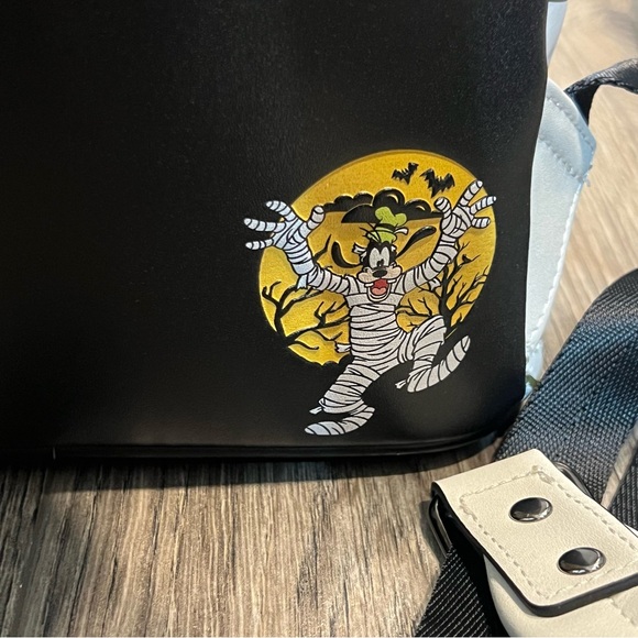 NWT! Disney Loungefly Halloween Mummy Goofy Glow In The Dark! - Picture 5 of 10